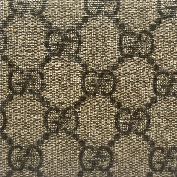 Authentic Gucci GG supreme zip around wallet - Picture 3 of 9